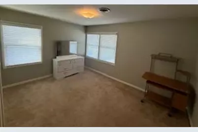 32 E McKenzie Avenue, Stockton, CA 95204 - Photo 12