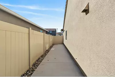 8825 Stratham Way, Elk Grove, CA 95758 - Photo 34