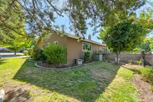 1056 Entrada Rd, Sacramento, CA 95864 - Photo 6