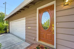 1056 Entrada Rd, Sacramento, CA 95864 - Photo 8