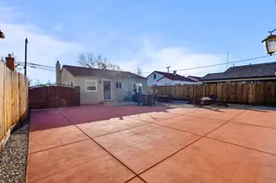 956 J St, Los Banos, CA 93635 - Photo 16