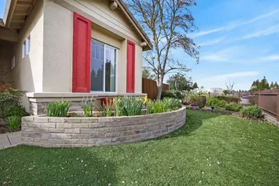 9272 Salmon Creek Drive, Elk Grove, CA 95624 - Photo 6
