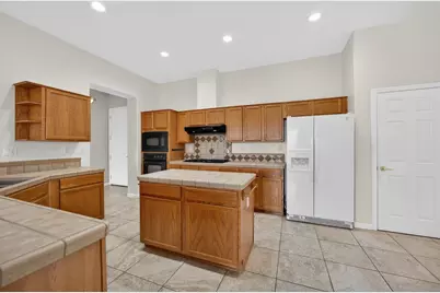 9272 Salmon Creek Drive, Elk Grove, CA 95624 - Photo 12