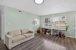 9 La Pera Ct, Sacramento, CA 95823 - Photo 2