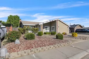 3914 Smithfield Way, Sacramento, CA 95826 - Photo 2