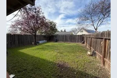 823 E Yorkshire Drive, Stockton, CA 95207 - Photo 14