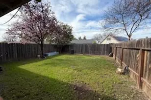 823 E Yorkshire Dr, Stockton, CA 95207 - Photo 14