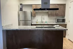 823 E Yorkshire Dr, Stockton, CA 95207 - Photo 2