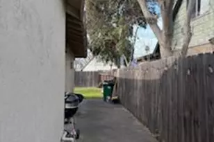 823 E Yorkshire Dr, Stockton, CA 95207 - Photo 22