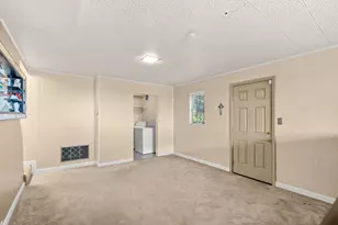 7565 Hillmont Dr, Oakland, CA 94605 - Photo 16