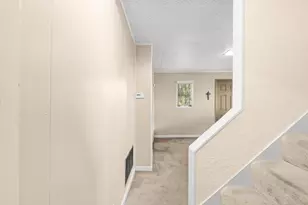 7565 Hillmont Dr, Oakland, CA 94605 - Photo 18