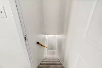 7565 Hillmont Drive, Oakland, CA 94605 - Photo 32