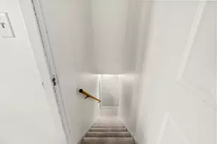 7565 Hillmont Dr, Oakland, CA 94605 - Photo 32