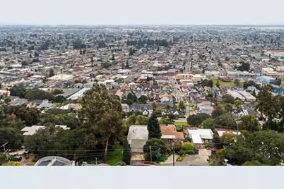 7565 Hillmont Drive, Oakland, CA 94605 - Photo 26