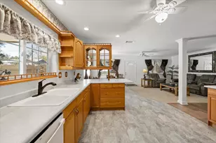 8332 Holly Dr, Citrus Heights, CA 95610 - Photo 20