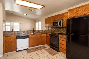 2300 Park E Dr, Modesto, CA 95351 - Photo 6