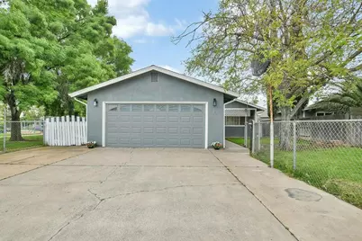 207 Park Avenue, Manteca, CA 95337 - Photo 2