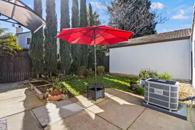 8927 Cypress View Way, Elk Grove, CA 95758 - Photo 16