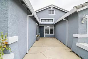 10064 Oglethorpe Way, Elk Grove, CA 95624 - Photo 4