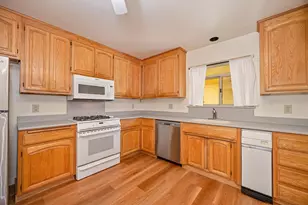 950 Trestle Glen Way, Sacramento, CA 95831 - Photo 12