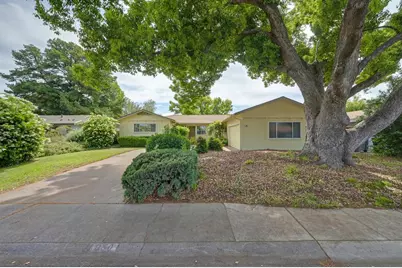 950 Trestle Glen Way, Sacramento, CA 95831 - Photo 1