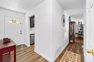 13 Miramonte Dr, Woodland, CA 95695 - Photo 4