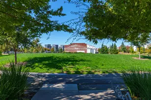 467 Tailoff Ln, Sacramento, CA 95818 - Photo 36