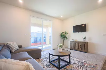 5718 Harveston Way, Sacramento, CA 95835 - Photo 10