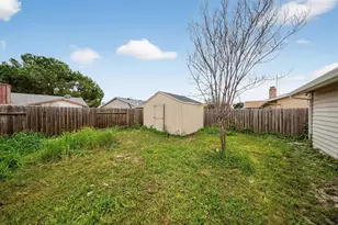 7263 Hayward Dr, Sacramento, CA 95828 - Photo 36