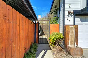 27 Waterfront Ct, Sacramento, CA 95831 - Photo 2