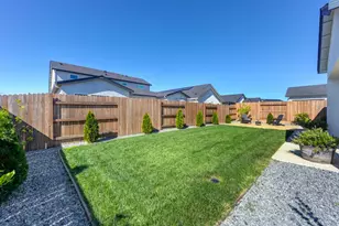 1097 Camarillo Dr, Roseville, CA 95747 - Photo 18