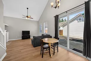 9425 Laguna Pointe Way, Elk Grove, CA 95758 - Photo 8