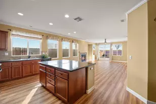 10311 Pedra Do Sol Way, Elk Grove, CA 95757 - Photo 6