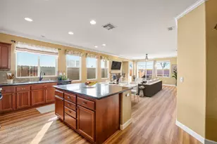 10311 Pedra Do Sol Way, Elk Grove, CA 95757 - Photo 32