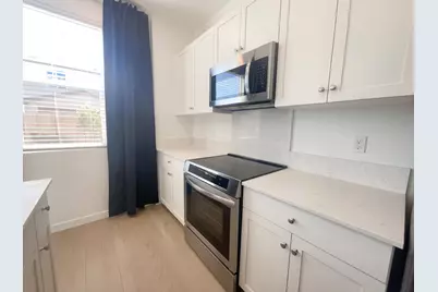 8475 Anker Way, Elk Grove, CA 95757 - Photo 12