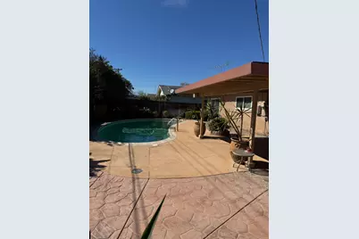 1043 E Adams Avenue, Los Banos, CA 93635 - Photo 10