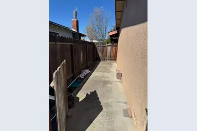1043 E Adams Avenue, Los Banos, CA 93635 - Photo 12