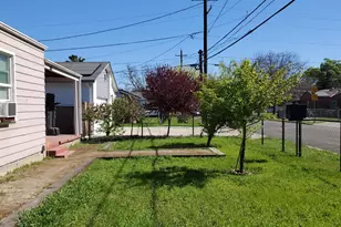 2027 W Acacia St, Stockton, CA 95203 - Photo 16