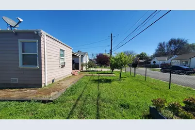2027 W Acacia Street, Stockton, CA 95203 - Photo 14