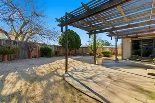 930 Kapareil Dr, Tracy, CA 95376 - Photo 30