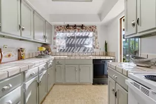 930 Kapareil Dr, Tracy, CA 95376 - Photo 10