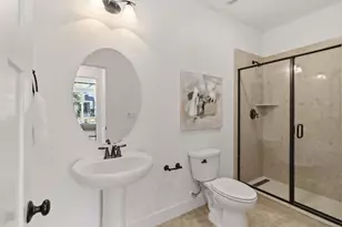 3177 Crocker Dr, Sacramento, CA 95818 - Photo 8