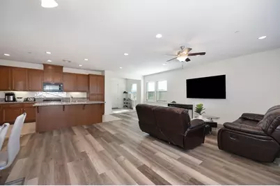 7905 Springarden Way, Sacramento, CA 95828 - Photo 12