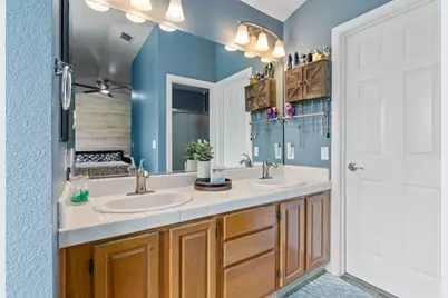 194 W Elm Avenue, Galt, CA 95632 - Photo 24