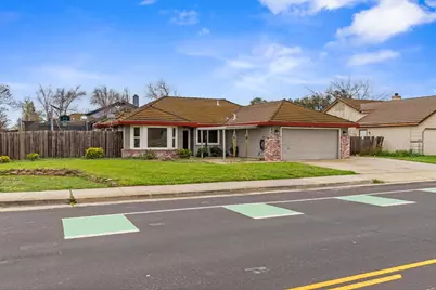 194 W Elm Avenue, Galt, CA 95632 - Photo 2