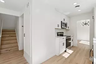 6028 Hollyhurst Way, Sacramento, CA 95823 - Photo 14