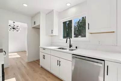 6028 Hollyhurst Way, Sacramento, CA 95823 - Photo 16