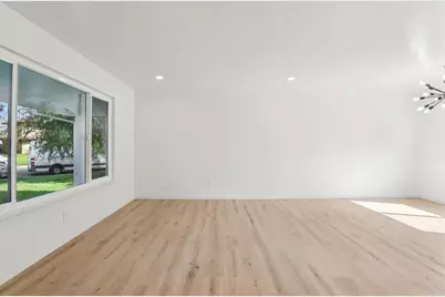 6028 Hollyhurst Way, Sacramento, CA 95823 - Photo 8