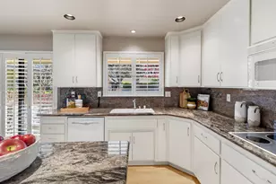 1104 Commons Dr, Sacramento, CA 95825 - Photo 28