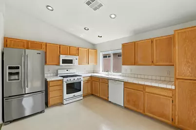 9510 Village Tree Drive, Elk Grove, CA 95758 - Photo 14